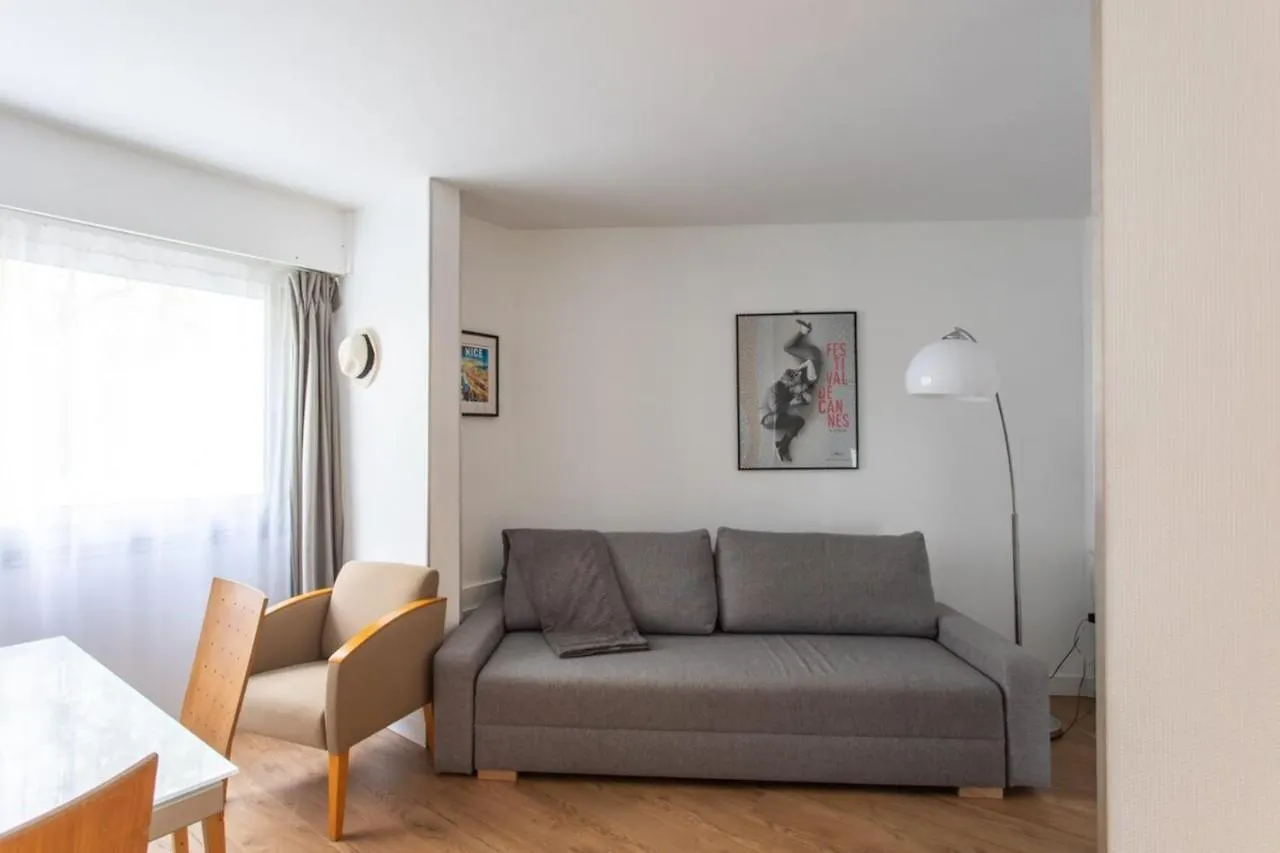 Air-Conditioned Furnished Apartment Ideal For Couples Nice 0*,