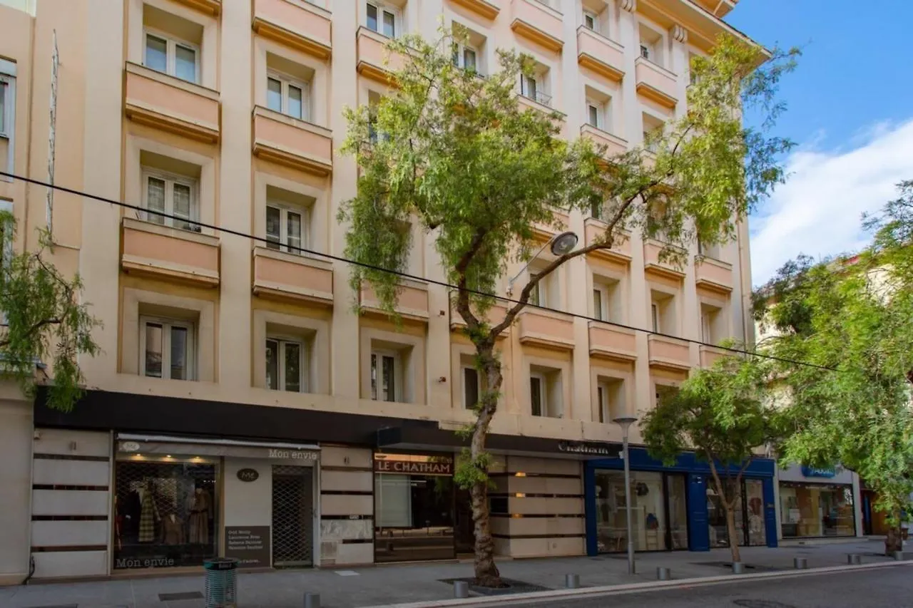 Air-Conditioned Furnished Apartment Ideal For Couples Nice