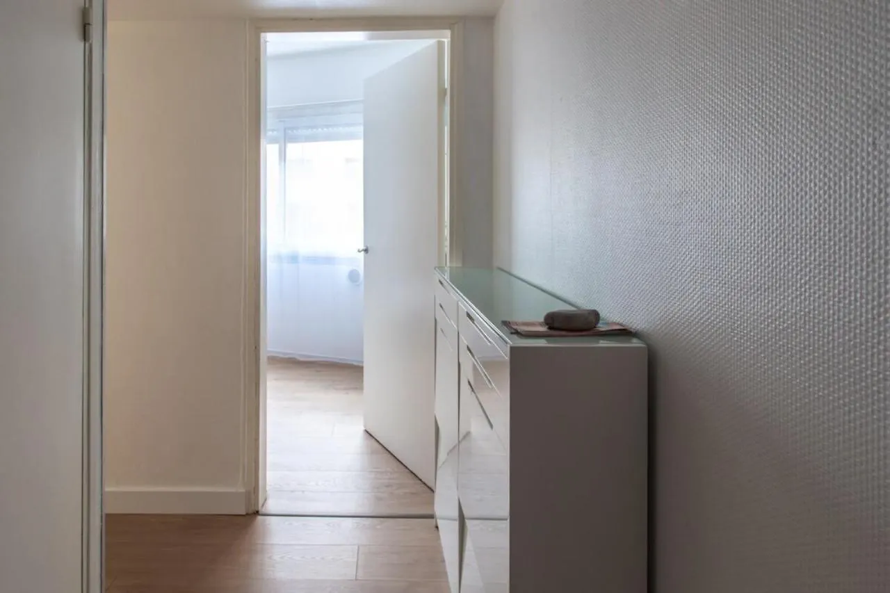 Air-Conditioned Furnished Apartment Ideal For Couples Nice